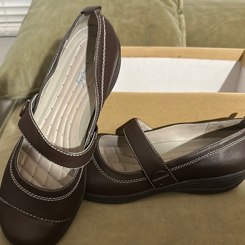 Brown Leather Slip-On Loafers with Cushioned Collar